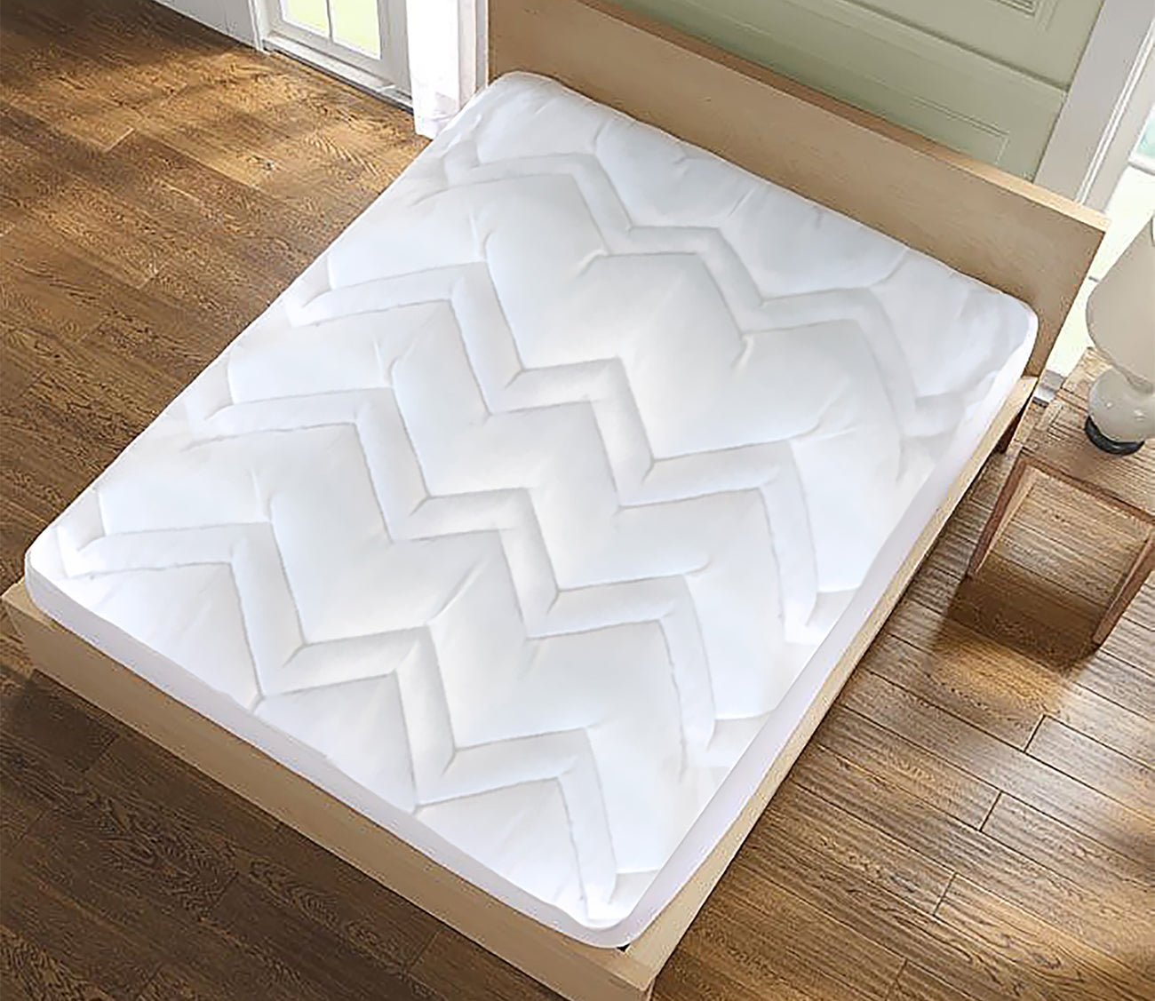 https://cdn.shopify.com/s/files/1/2420/9425/products/microfiber-classic-down-alternative-mattress-pad-by-kathy-ireland-127507.jpg?v=1668638517