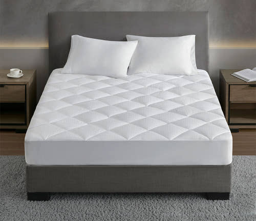 https://cdn.shopify.com/s/files/1/2420/9425/products/signature-dobby-cotton-waterproof-mattress-pad-by-croscill-664232.jpg?v=1671251547&v=1671251547&quality=70&width=500