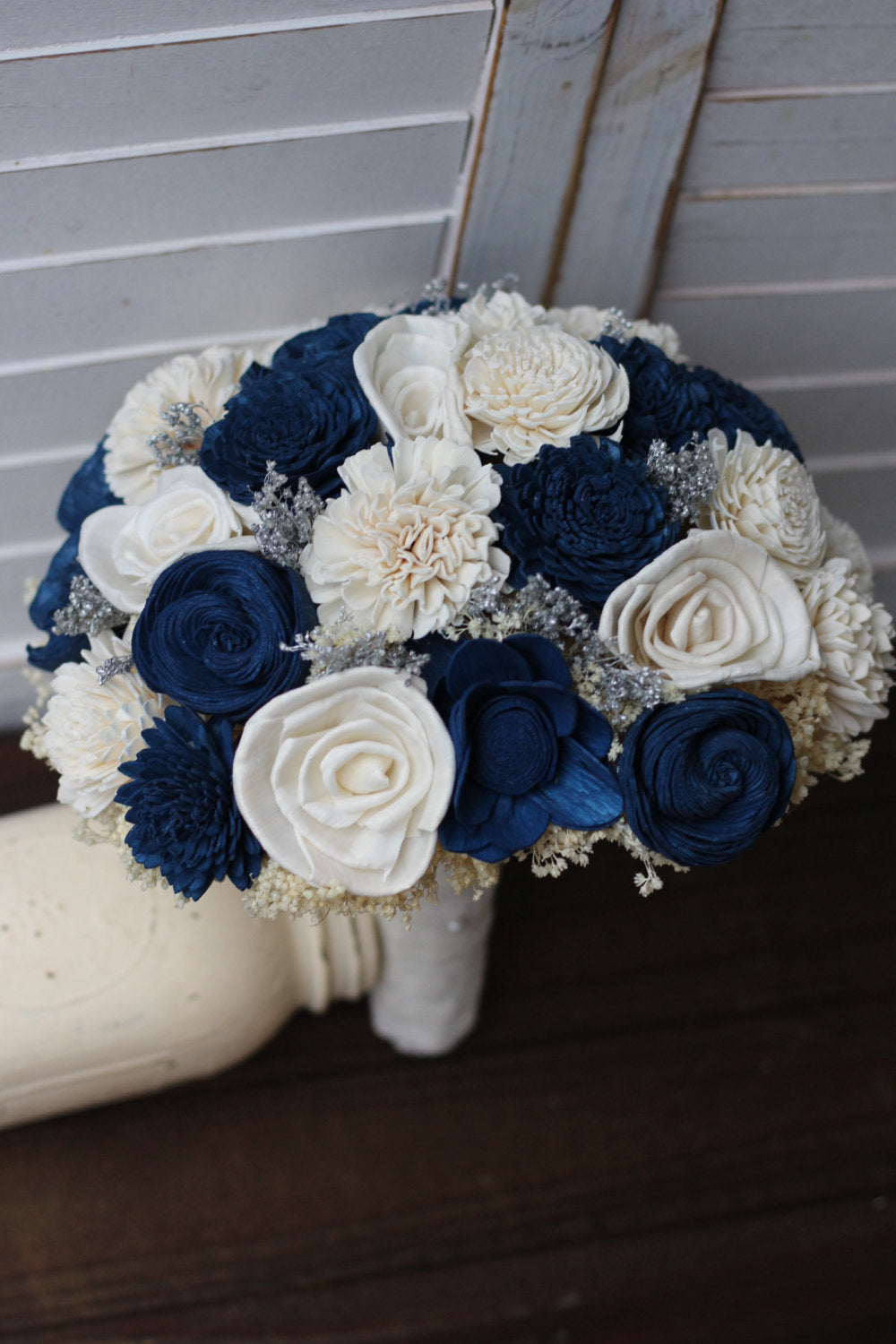 blue and white flower bouquets for weddings