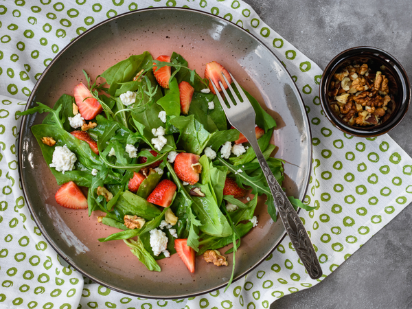 spring salad recipe strawberries, avocado and spinach salad