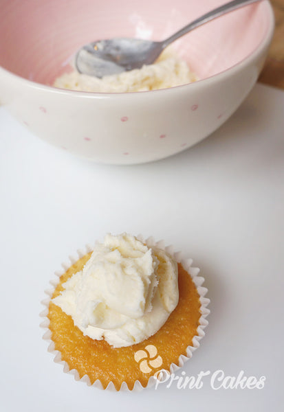 Father's Day Cupcake Gift recipe - add the buttercream