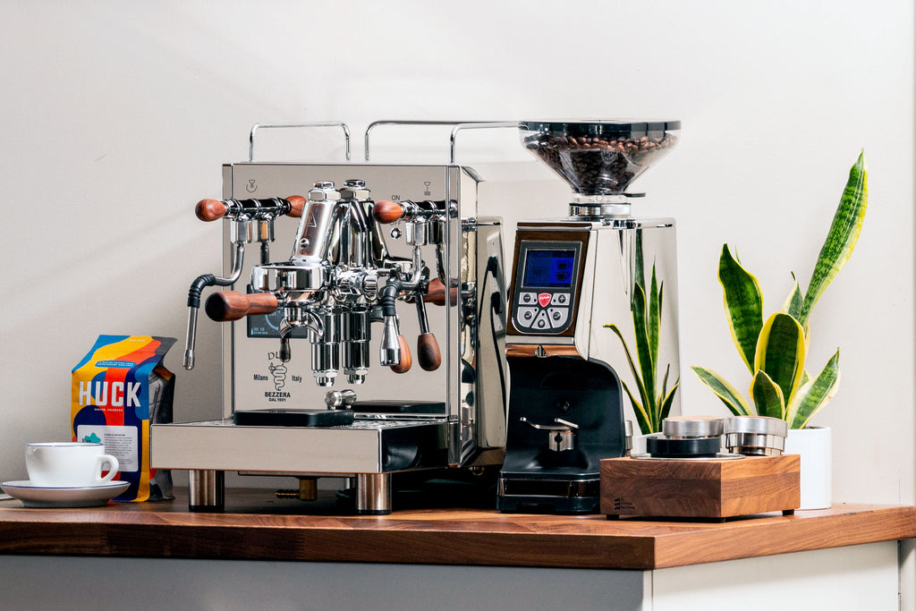 https://cdn.shopify.com/s/files/1/2425/8607/files/Bezzera-Duo-MN-Espresso-Machine-12_1024x1024.jpg?v=1688146817