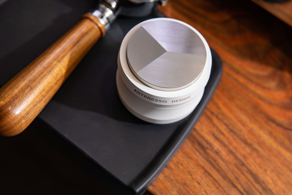 Artpresso Design 2-in-1 Tamper on the cafelat corner tamping mat