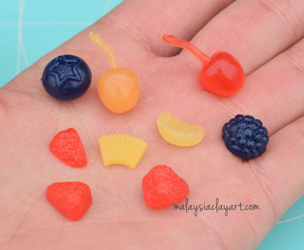 Strawberry Cabochon (10 pcs) Dollhouse Fruit Toppings Sweets Deco