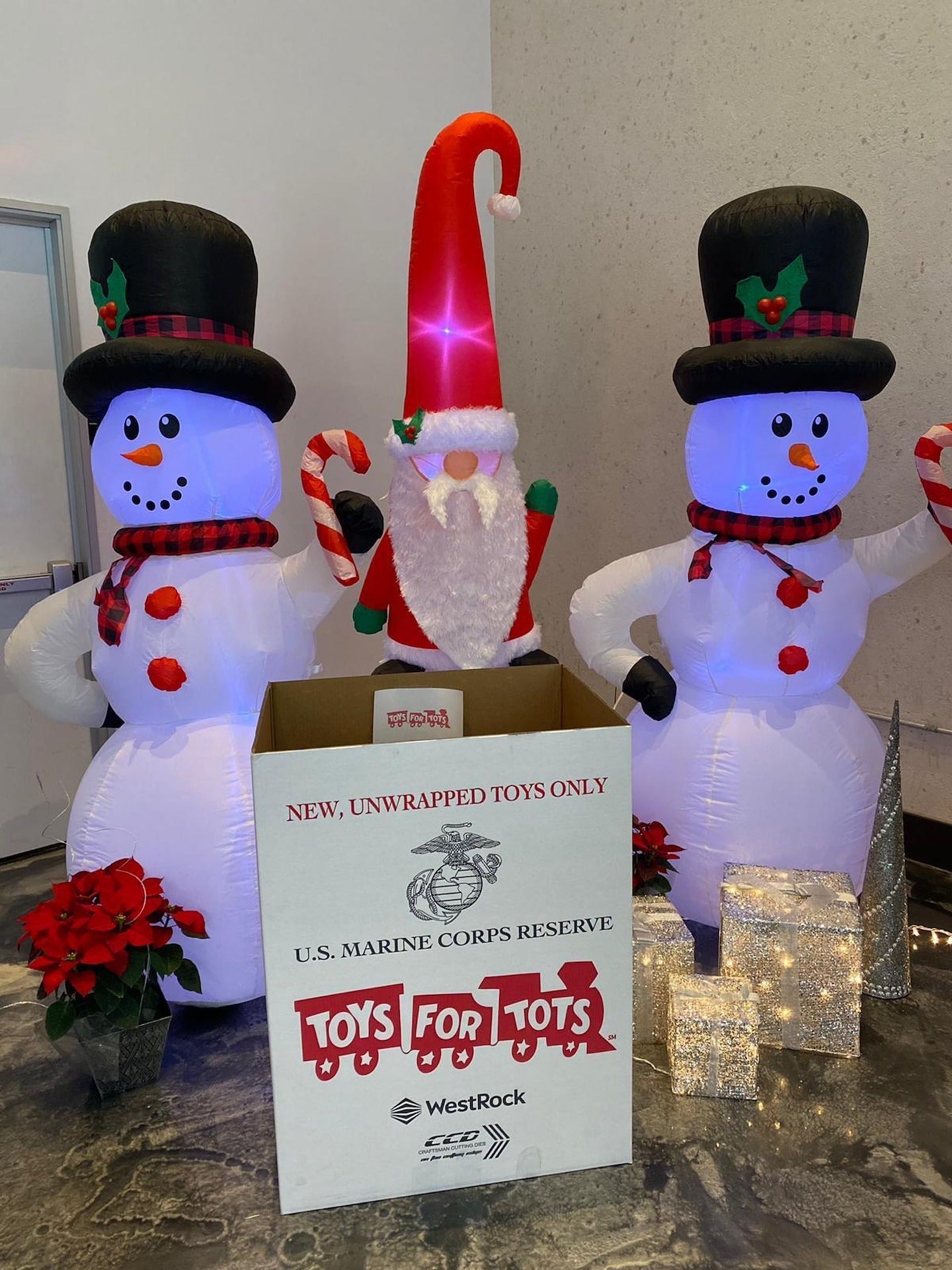 STIIIZY HOSTS TOYS FOR TOTS, FOOD DRIVE AT DTLA AND DAVIS LOCATIONS