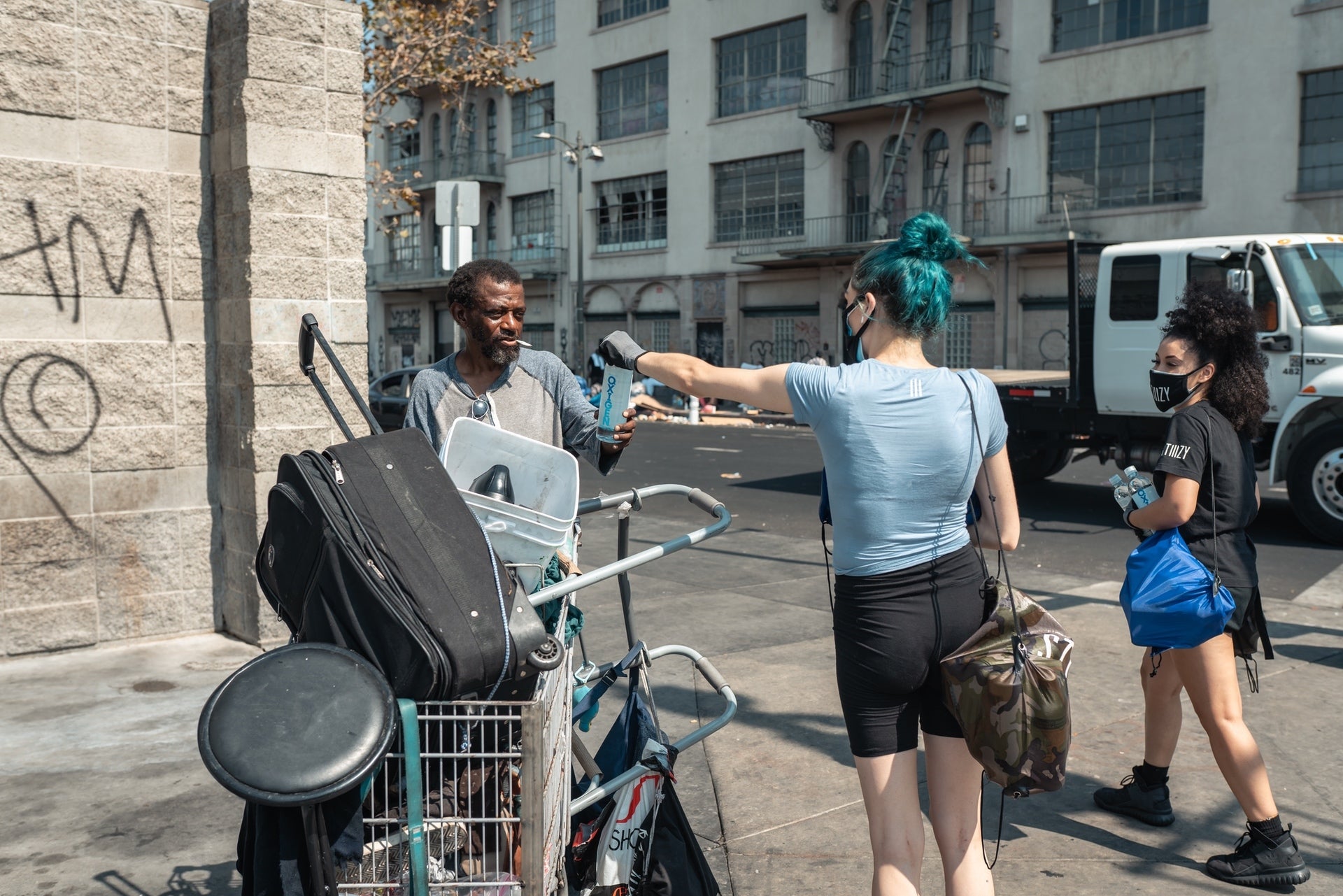 STIIIZY DONATES WATER TO SKID ROW DURING CALIFORNIA HEAT WAVE