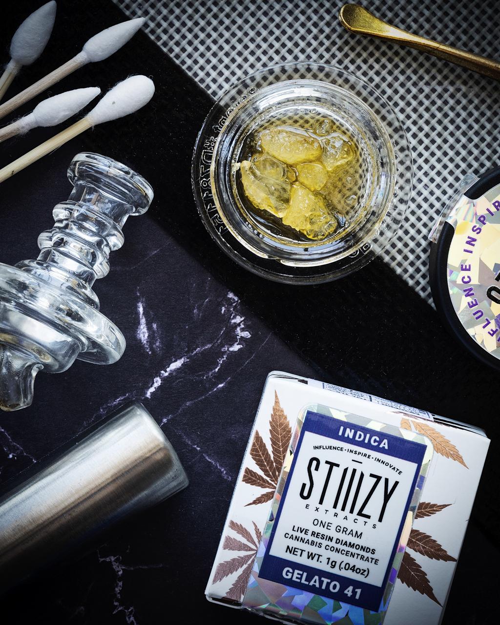 STIIIZY's live resin diamonds, dab rig tool kit provide for an excellent cannabis experience.