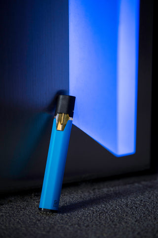 Vape pod and proprietary battery system from STIIIZY comes in neon blue.