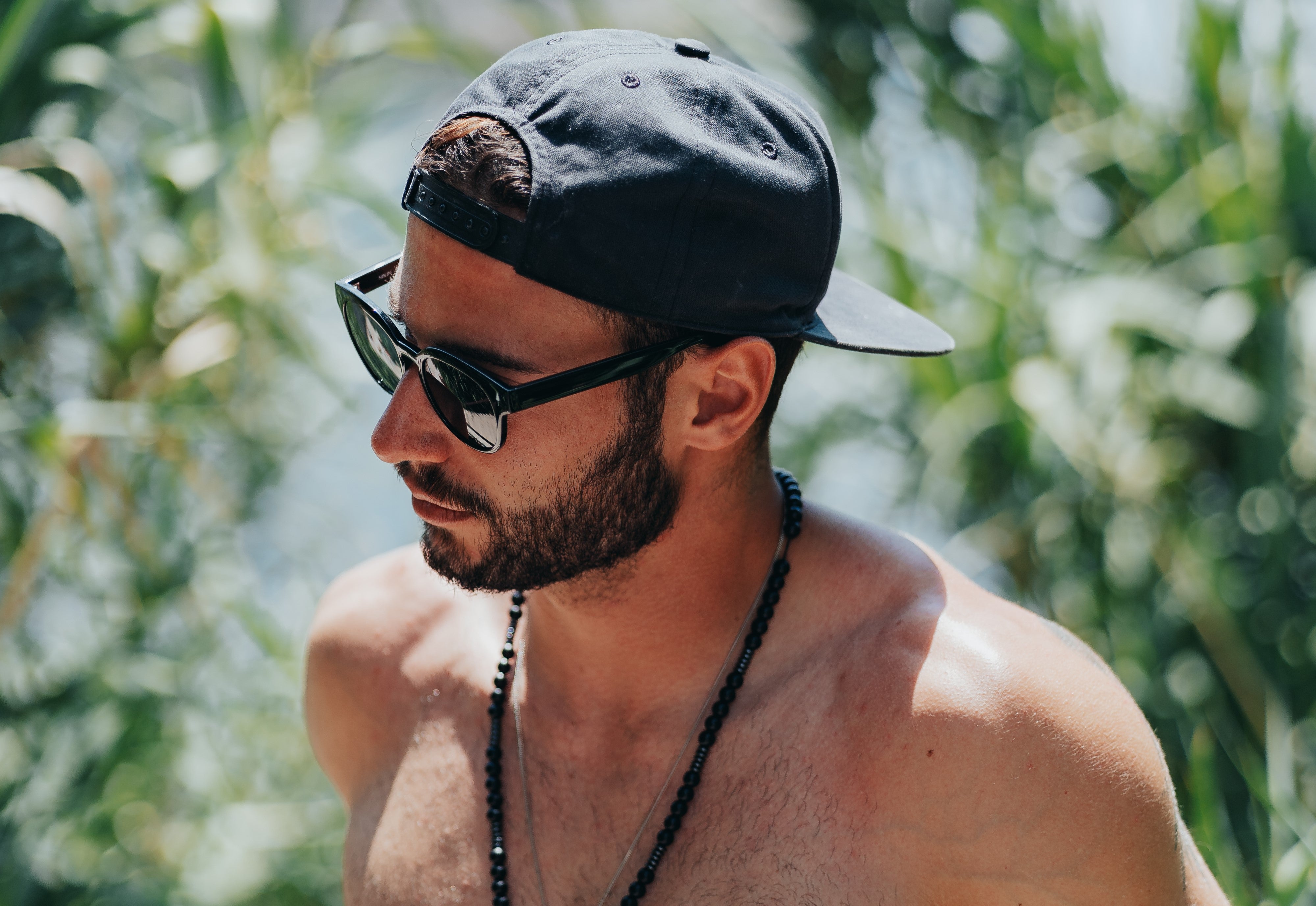 Man with sunglasses and cap