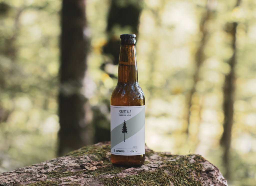 Ein Forest Ale Bier im Wald