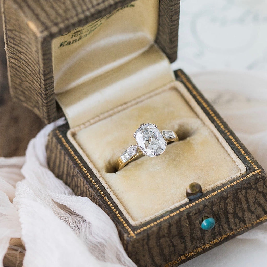 Antique Engagement Rings and Vintage Engagement Rings