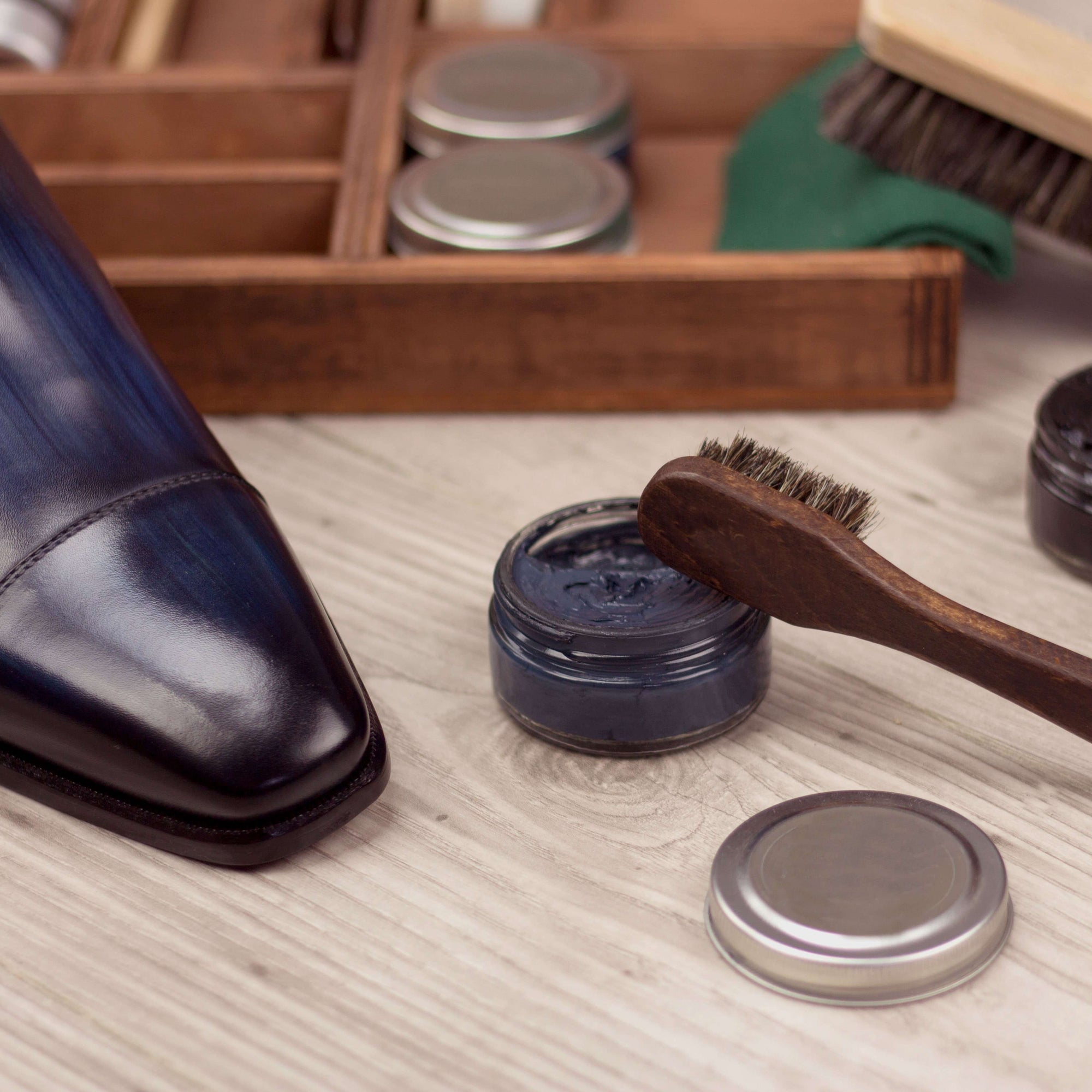 barker shoe care kit