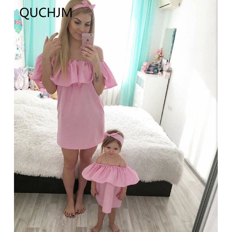girl and mom matching outfits
