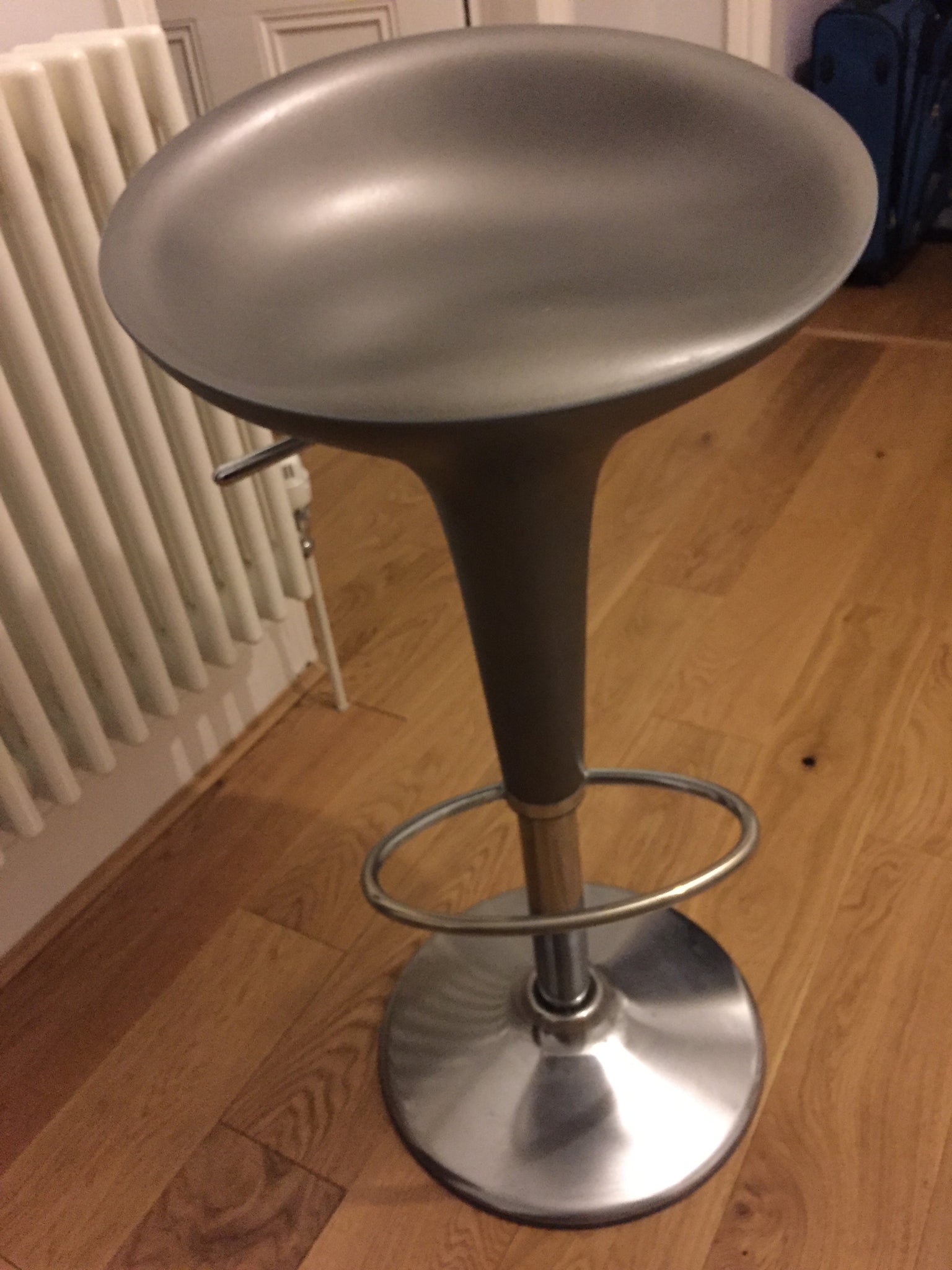 bombo bar stool