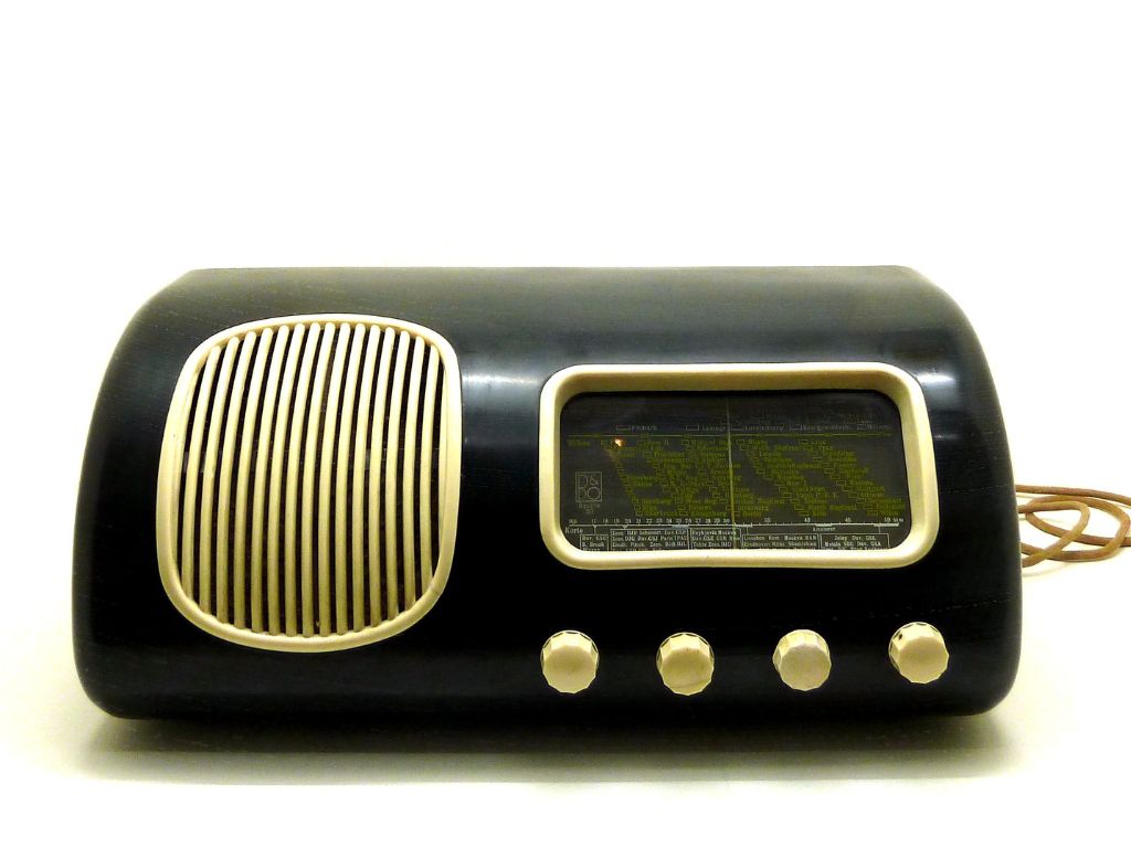 "Beolit 39" radio, 1939, Bang & Olufsen, bakelite and carbamide