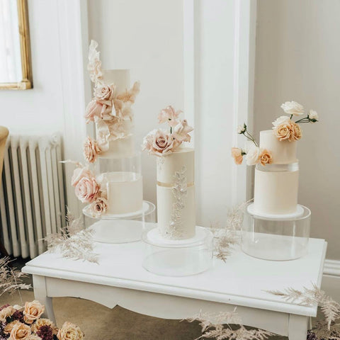 exhibición de pastel de bodas de panaderos de @misshavishamscakes