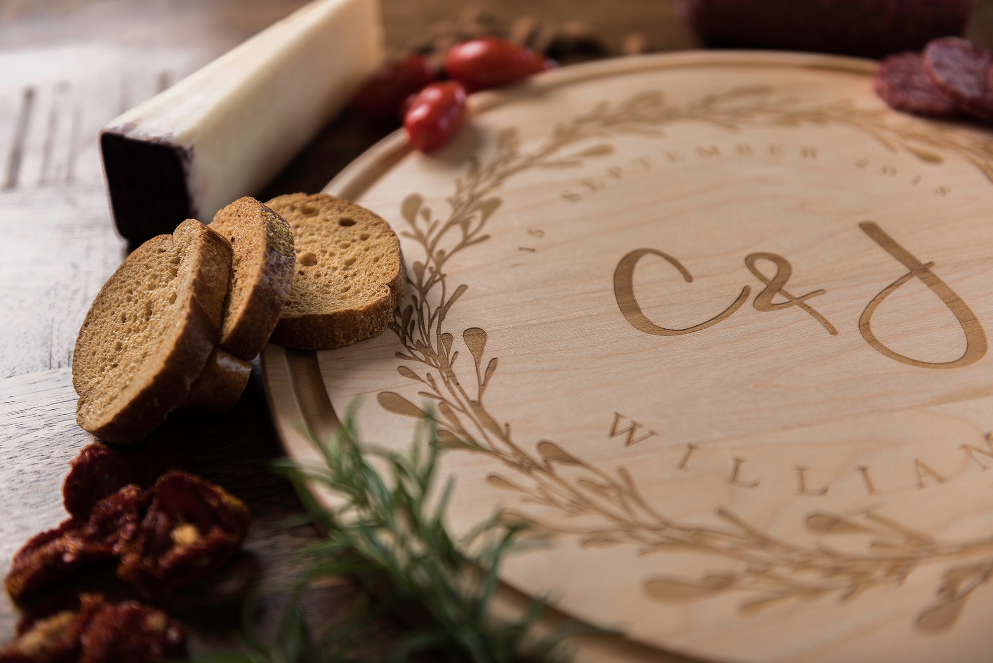 Cutting Board Personalized Engraved Modern Round Wood Cutting Board 