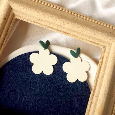 Boucles d'oreilles Fleurs Blanches - Les Petits Imprimés - eshop boucles d'oreilles fleurs chic et originales