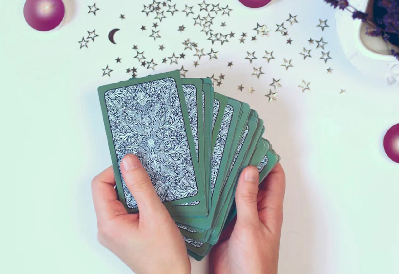 Como jogar tarot passo a passo – Passado, Presente, Futuro - Tarotfarm