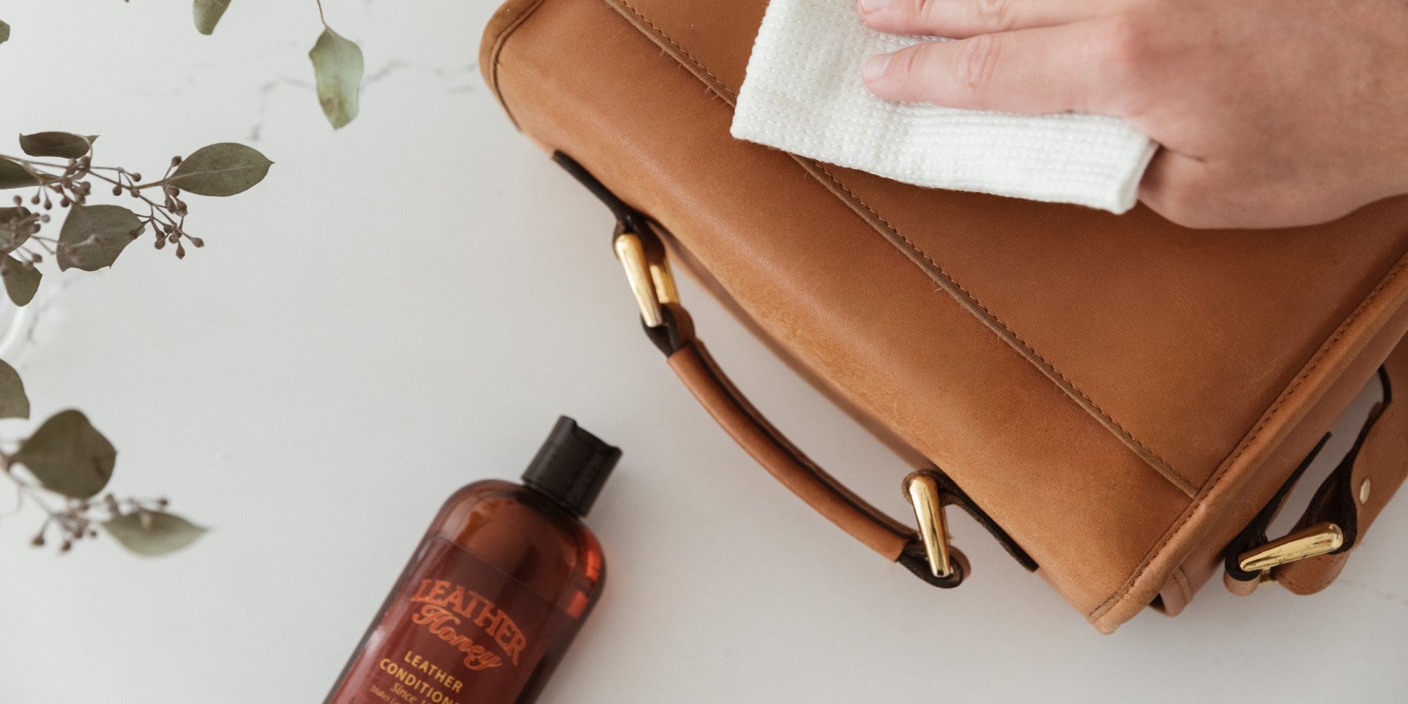 Cleaning Leather Handbags with Leather Conditioner