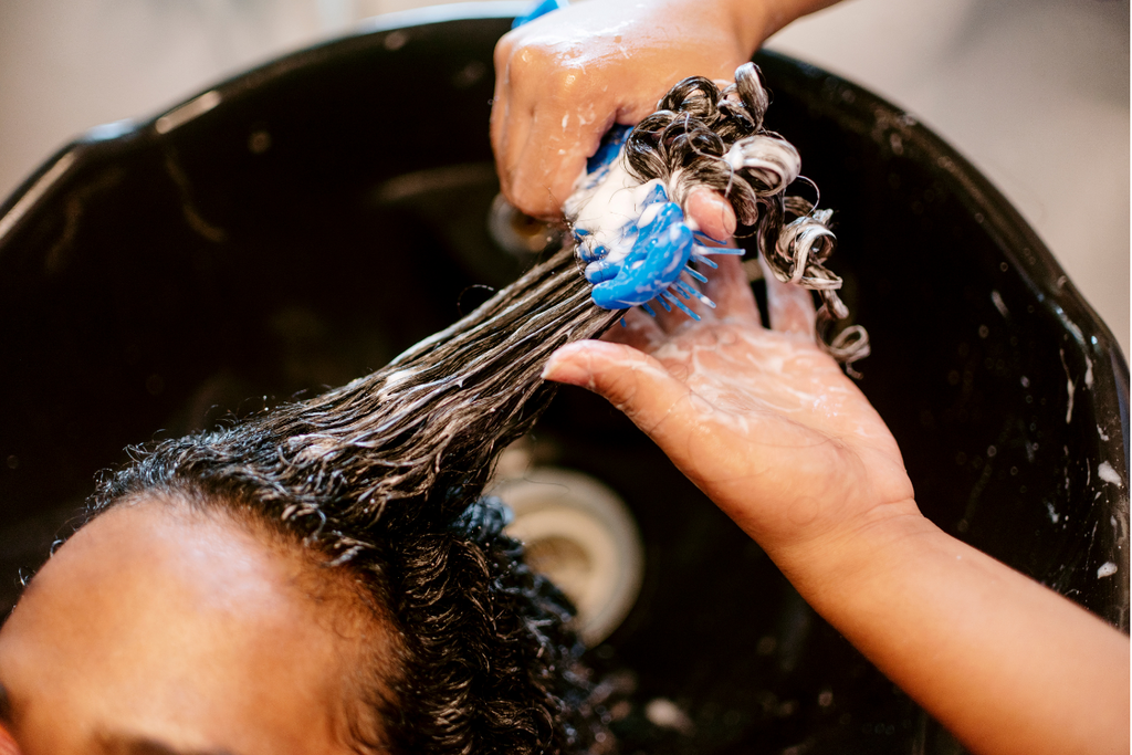 7 Best Clarifying Shampoos For Locs, As Per A Hairstylist (2024)