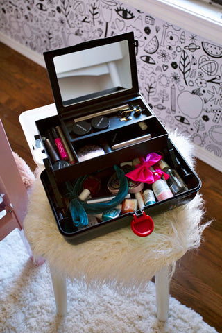 Why the '90s Caboodles Case Is the Greatest Makeup Organizer Ever