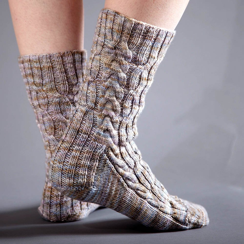 Модели носок спицами. Вязаные носки. Дизайнерские вязаные носки. Оригинальные вязаные носки. Необычные вязаные носочки.