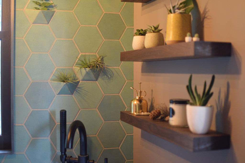 Soaking tub tile accent wall