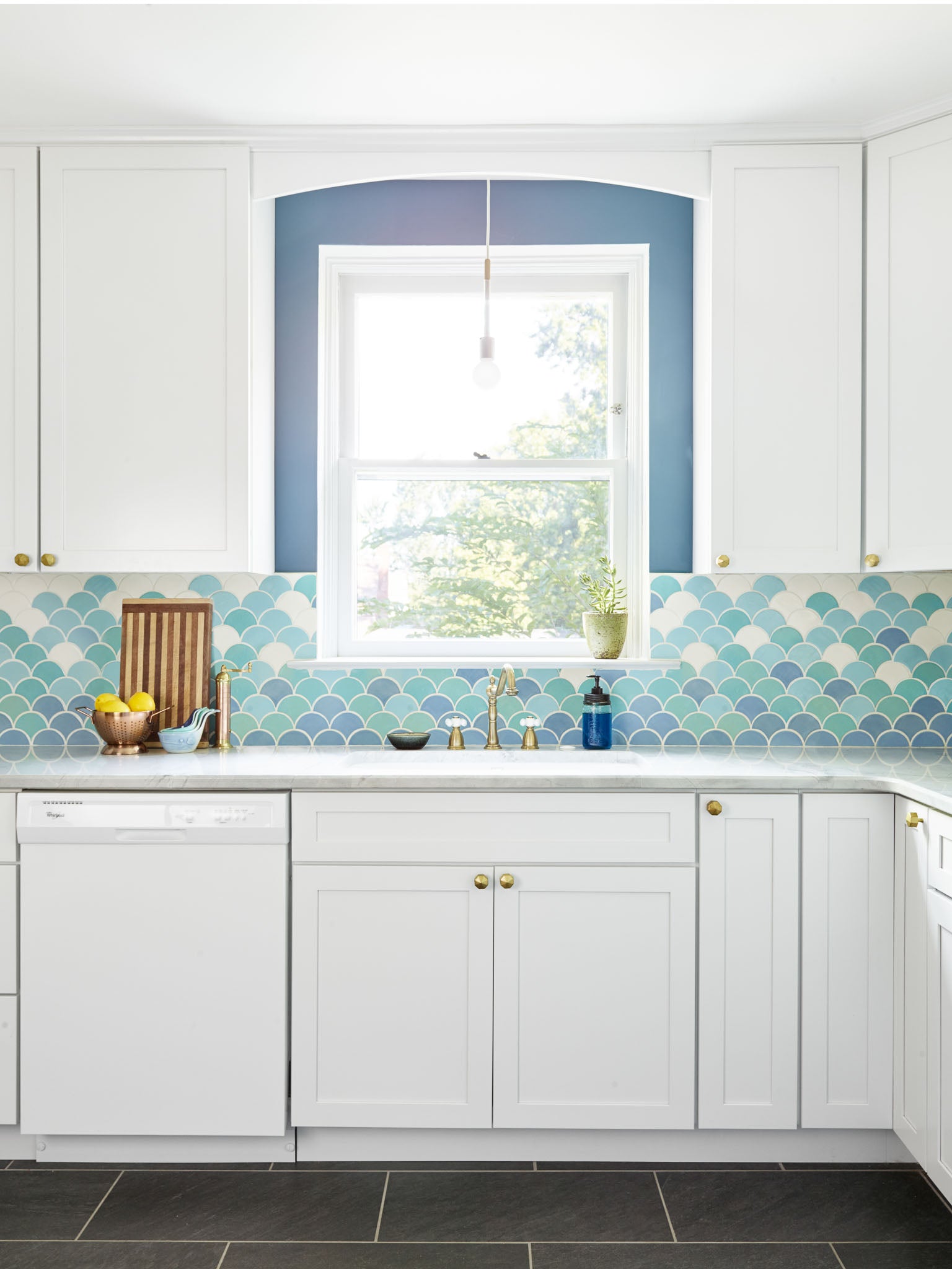 Monochromatic Blue Scalloped Tile