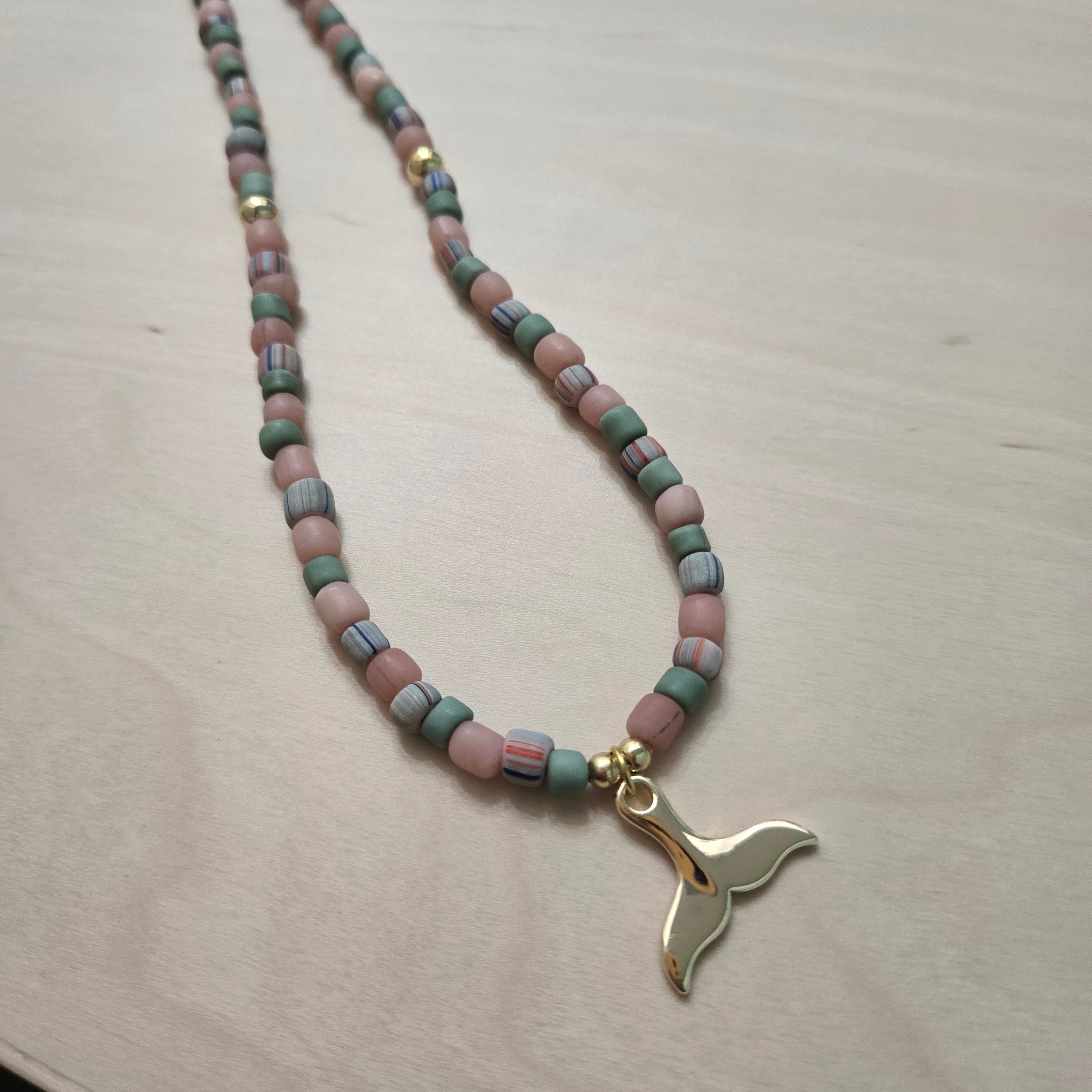 Cola de ballena /ceramic beadscnecklace