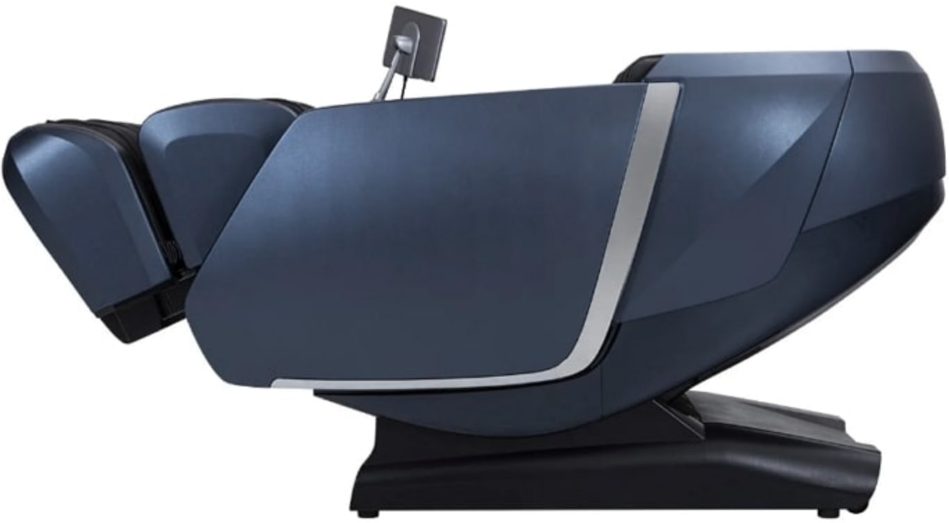 Osaki Highpointe in reclined zero gravity position.