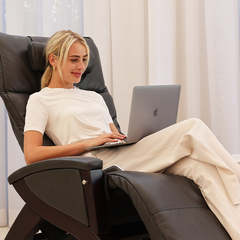 Woman relaxing in the Svago ZGR Newton SV-630