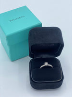 Anillo Solitario Tiffany® 0.41 ct de platino con diamantes