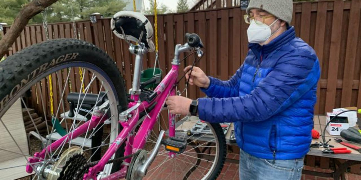 Pastor Started a Free Bicycle Repair Service for People in Need Once His Bike Was Stolen