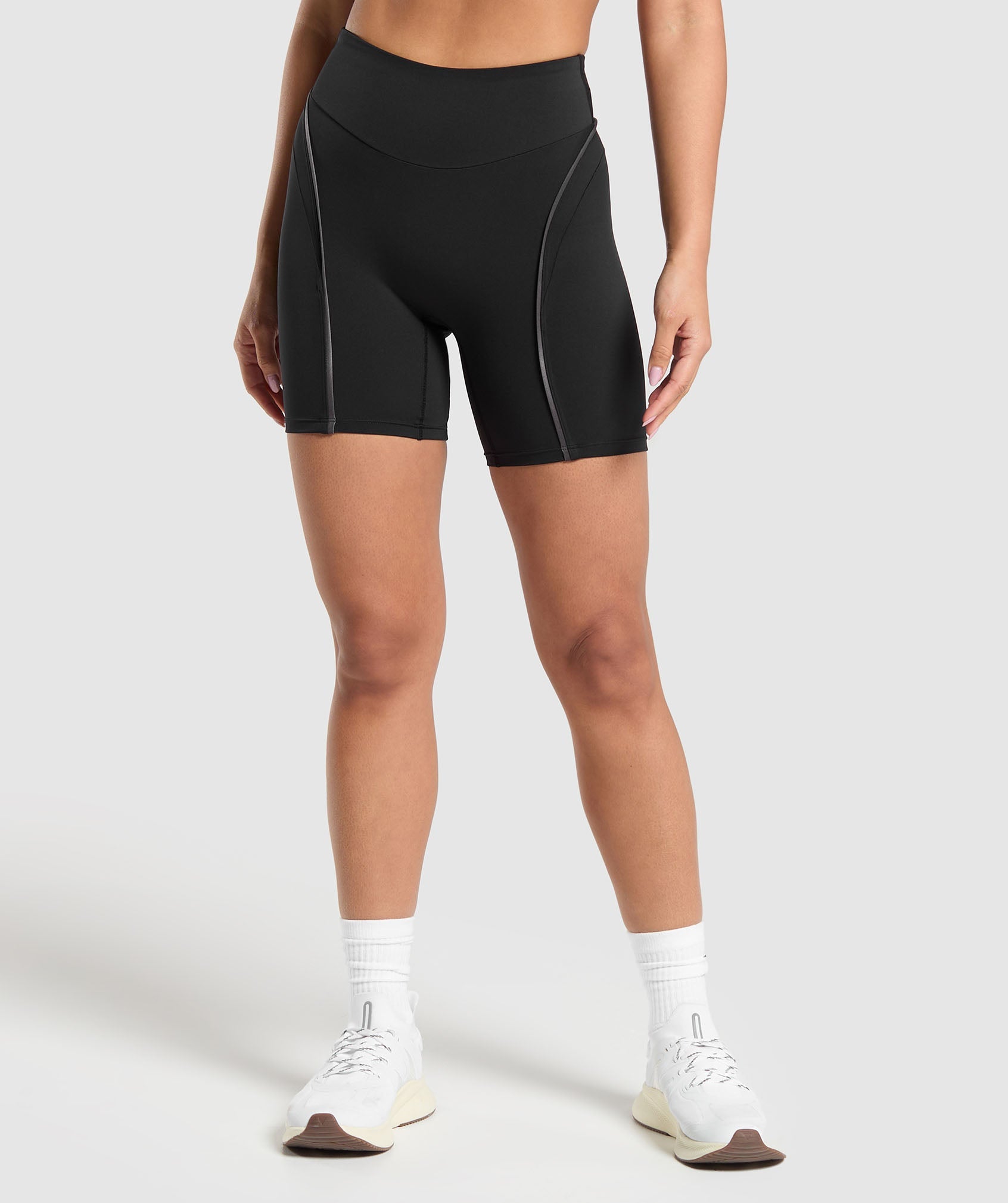 Contour Shorts in Black/Metal Grey