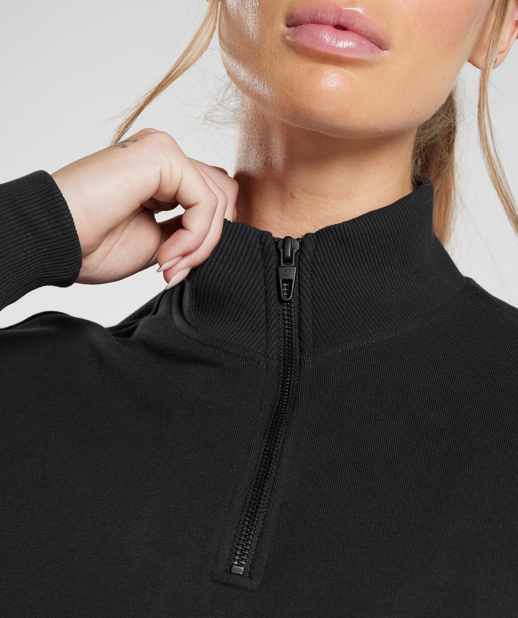 Legacy 1/4 Zip Sweatshirt in Black