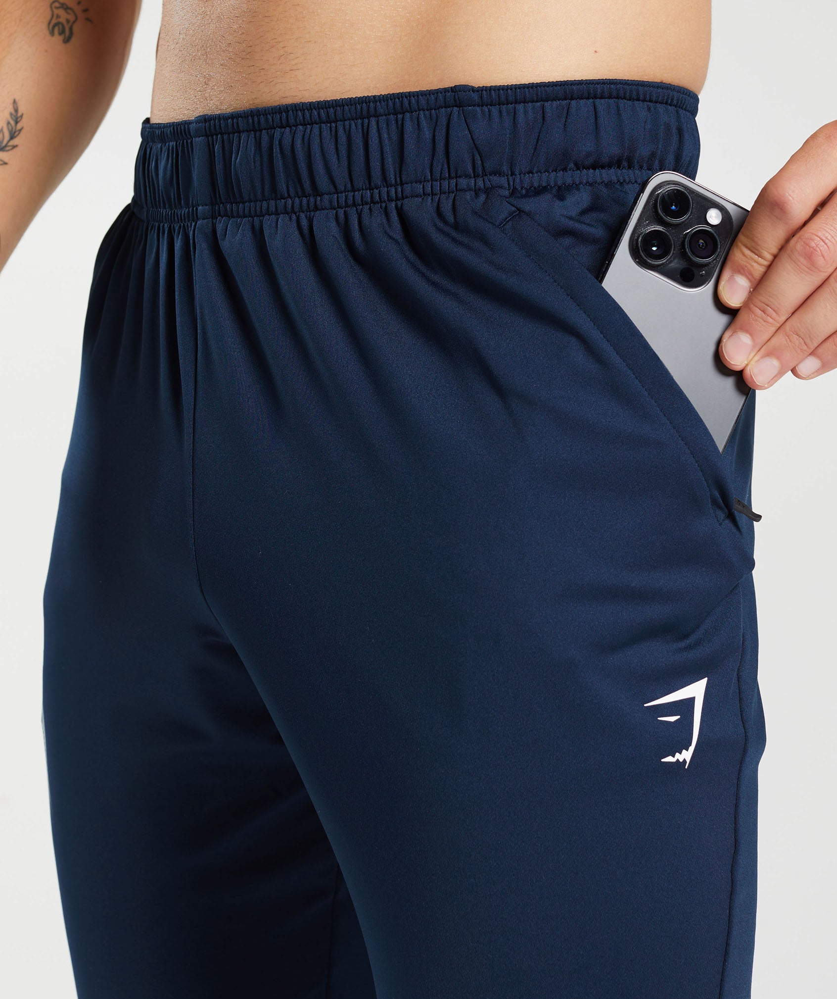 Gymshark Navy Crest Joggers L – Green Heart Collective