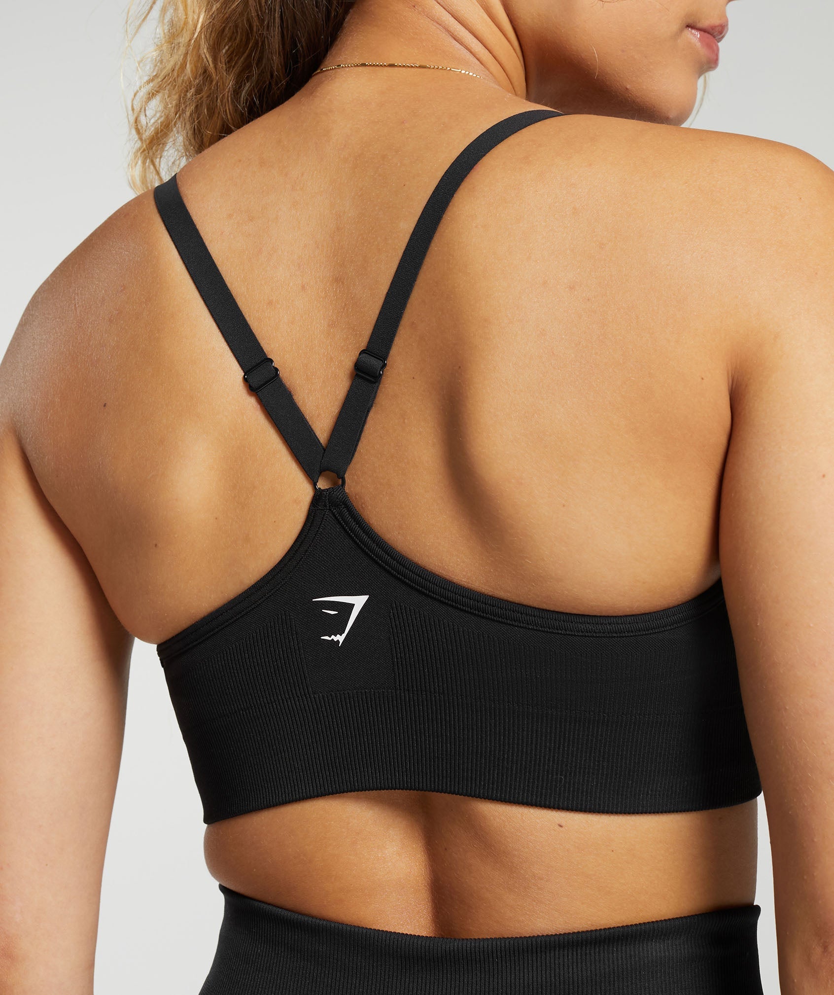 Gymshark Energy Seamless Sports Bra - Black 2  Seamless sports bra, Black sports  bra, Workout bras sports