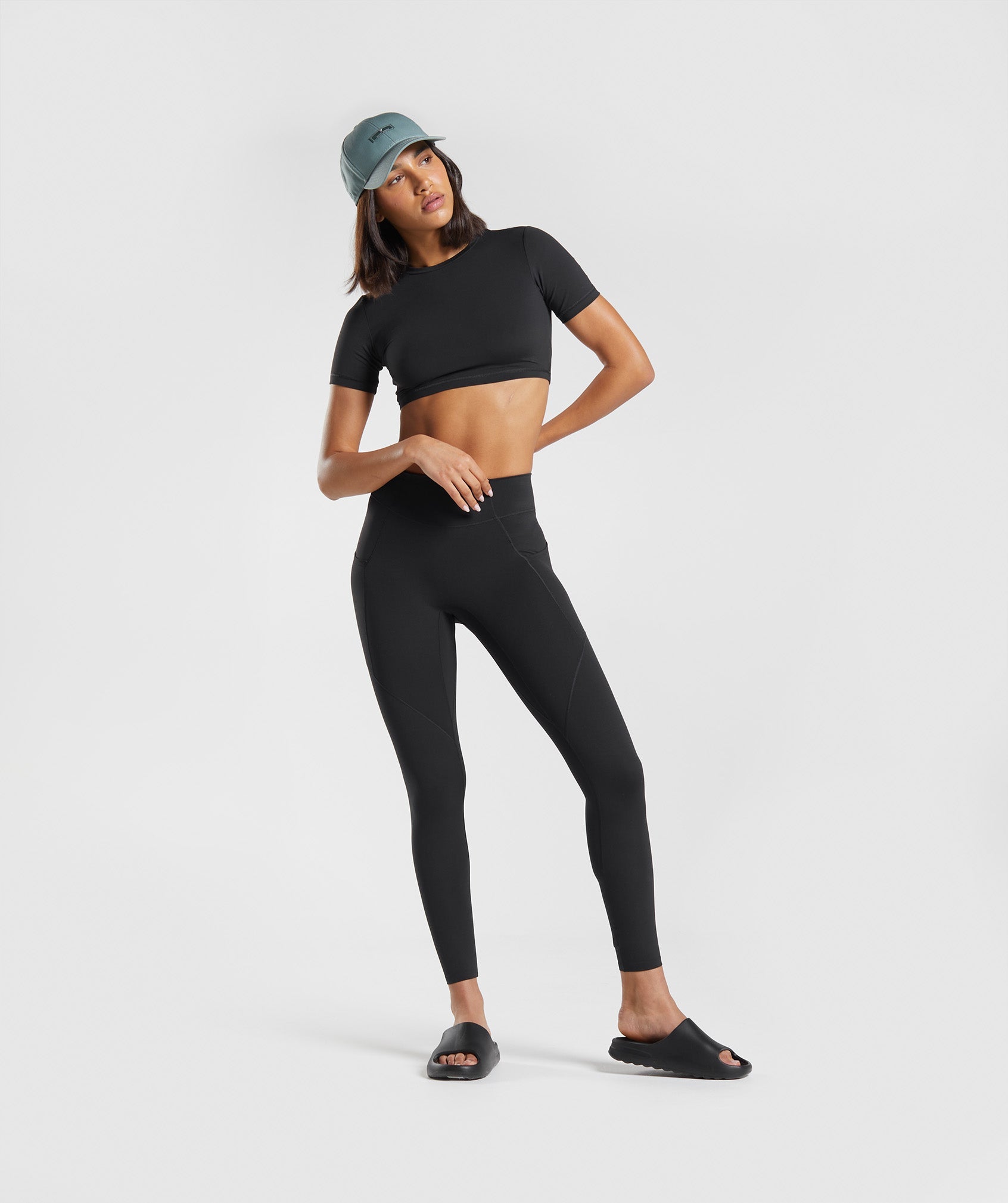 Cropped Mid-Weight Daily Pocket Leggings in Heathered Charcoal