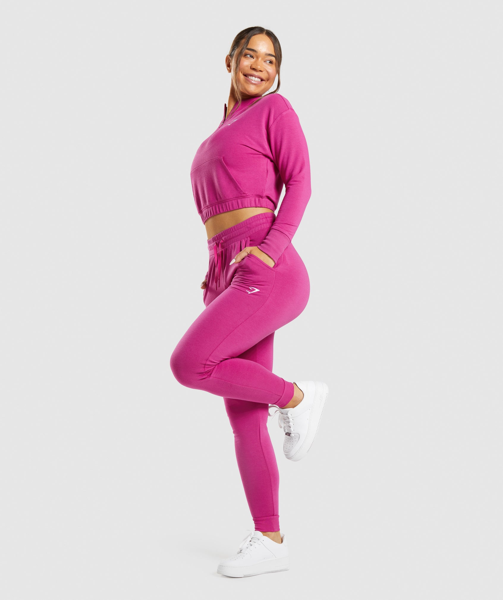 Training Pippa Joggers in Dragon Pink