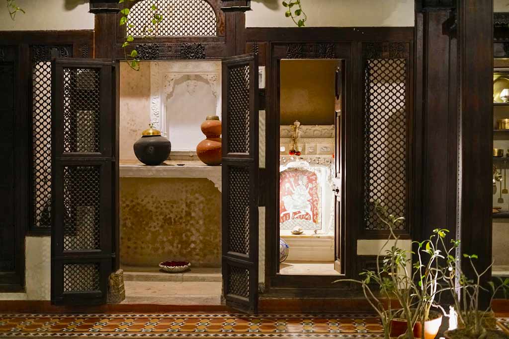 An elegant lobby in Ahmedabad - Silk Road Gallery