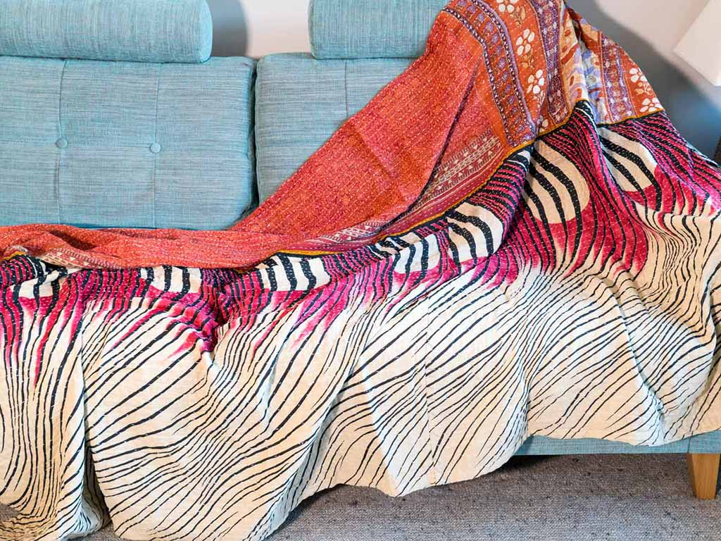 Black-white-red-wavy-stripes-kantha-throw