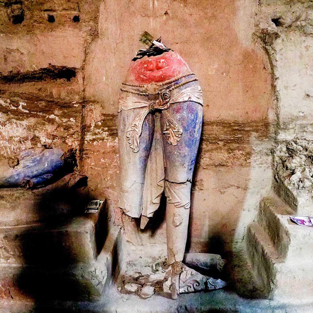 Broken Bodhisattva statue, Tholing, Tibet