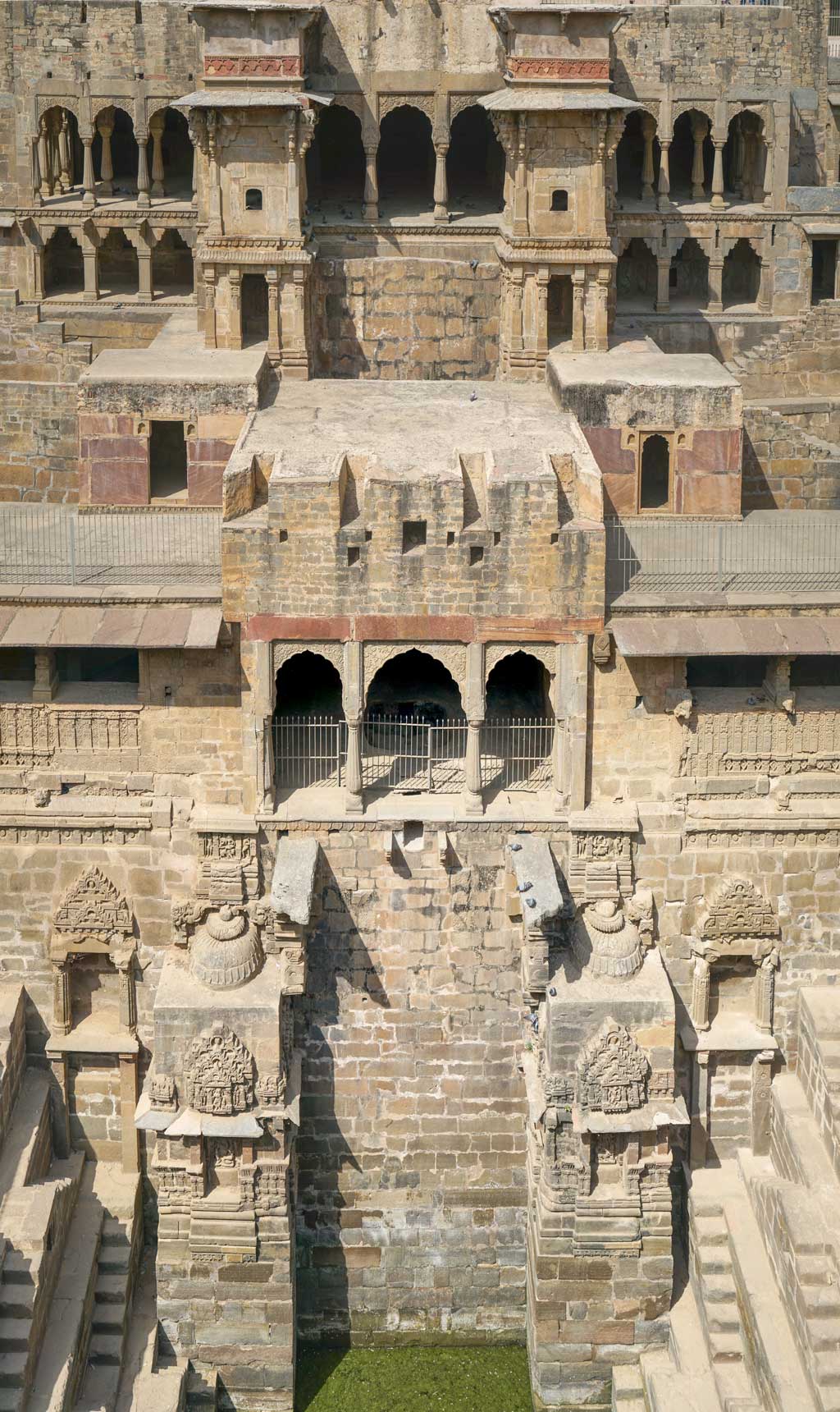 Chand-Baori-at-Abhaneri,-Hindu-and-Muslim-architecture
