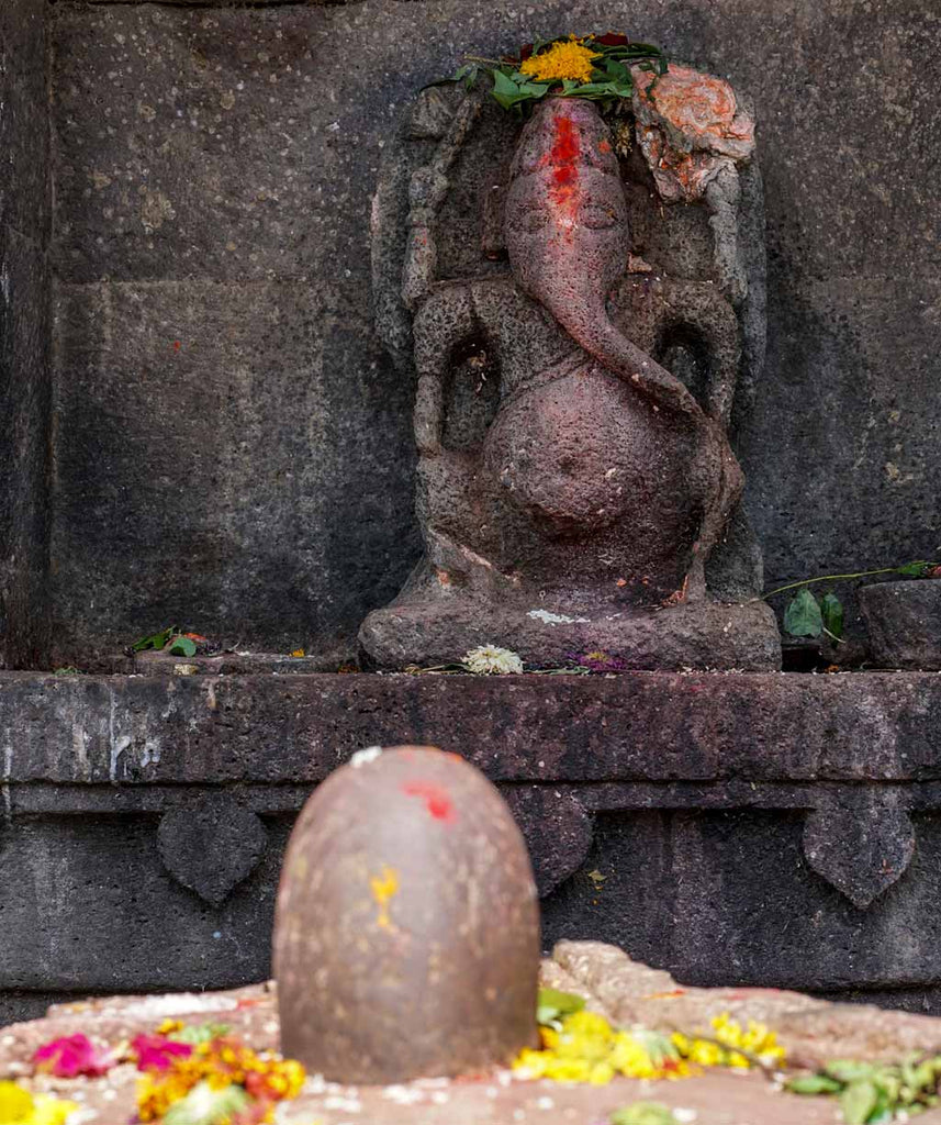 Roadside shrine Ganesh statue