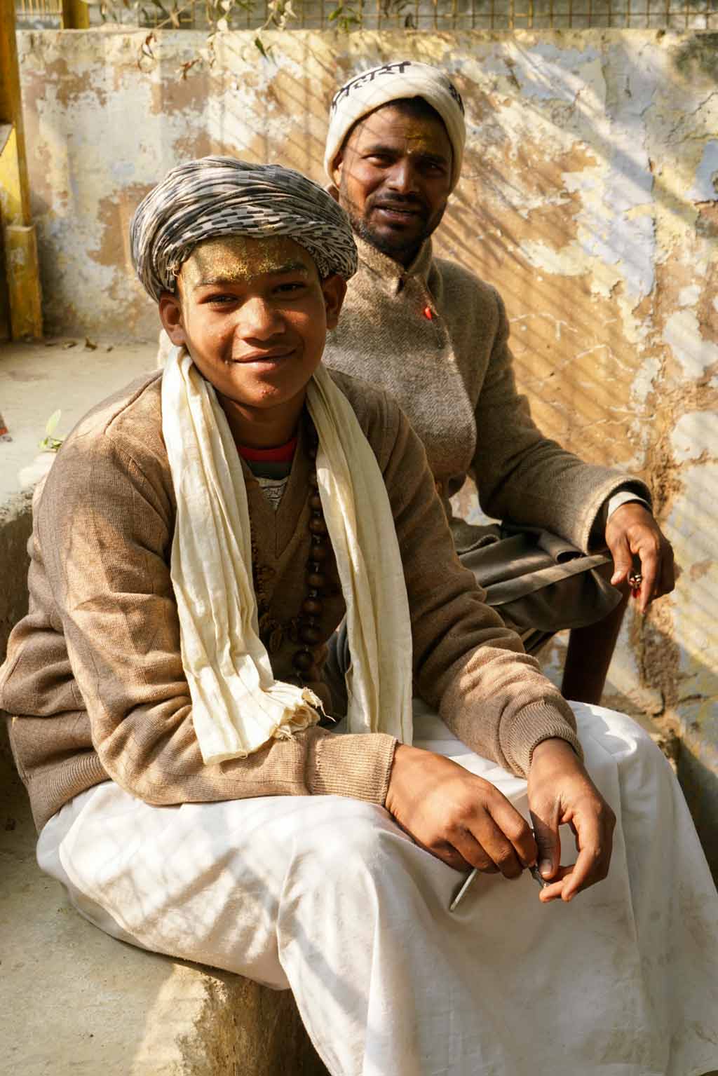 Priests-at-Old Gurukul stepwell