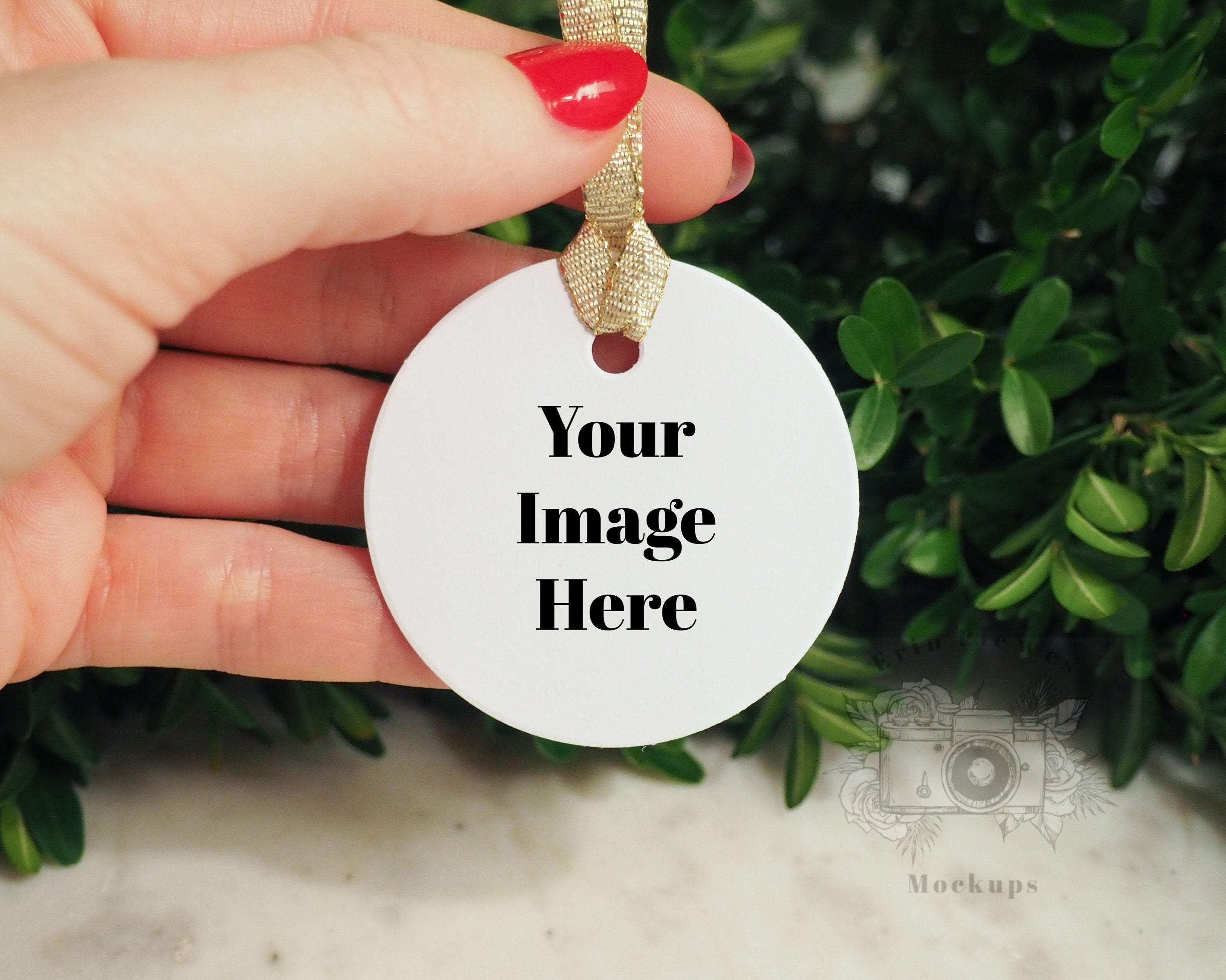 Download Round label mockup, Round gift tag mock-up for wedding favor with hand