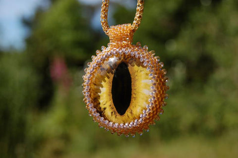 cat eye beaded pendant necklace