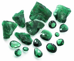 Gioielli con pietre di smeraldo