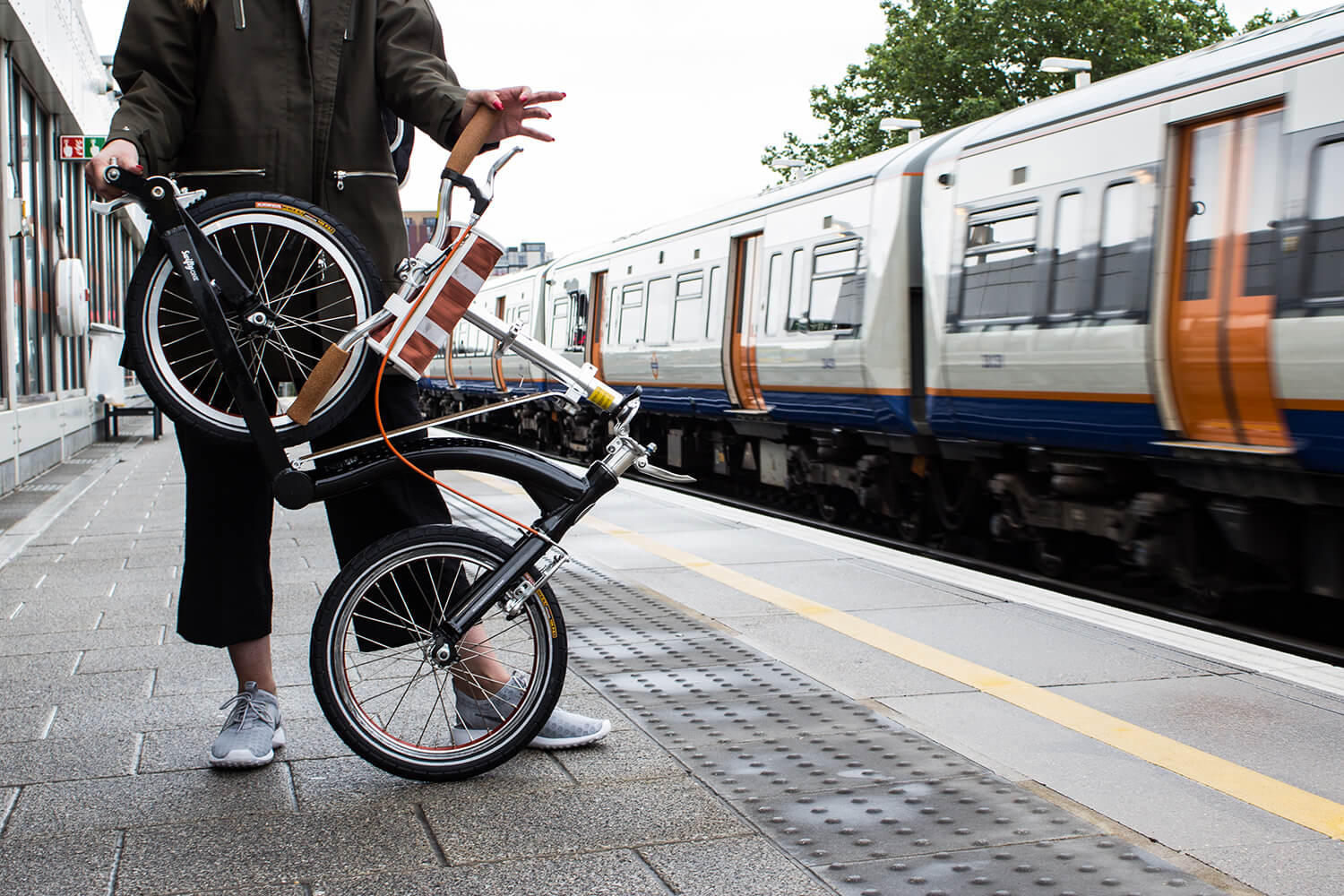 Folding adult city scooter